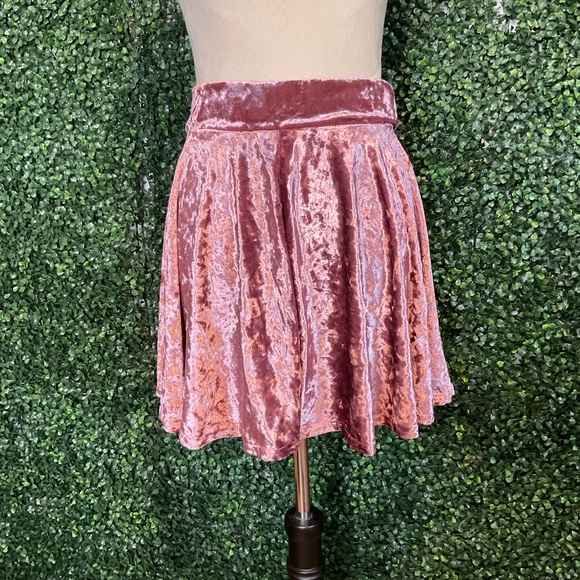 NWT Urban CoCo Women's Vintage Velvet Stretchy Mini Flared Skirt Size L - Picture 2 of 6